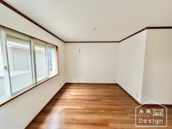  �����E���r���O