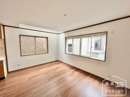  �����E���r���O