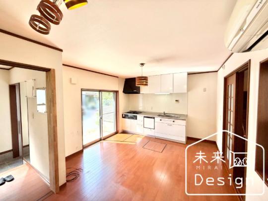  �����E���r���O