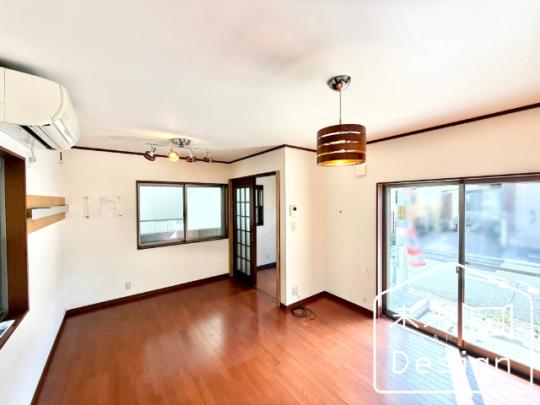  �����E���r���O