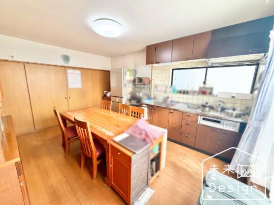  �����E���r���O