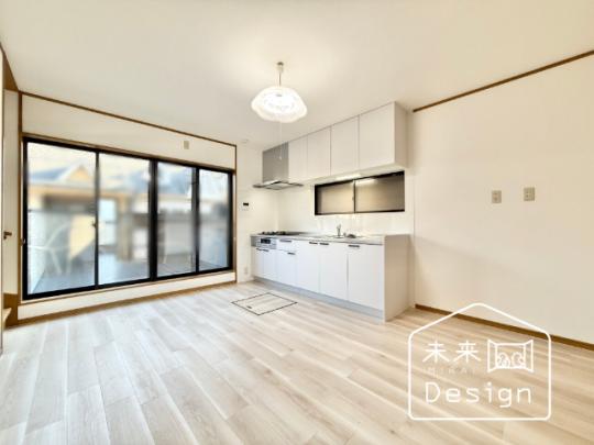  �����E���r���O