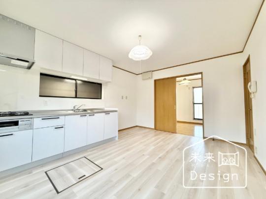  �����E���r���O