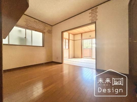  �����E���r���O