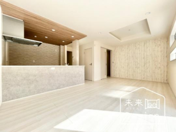  �����E���r���O