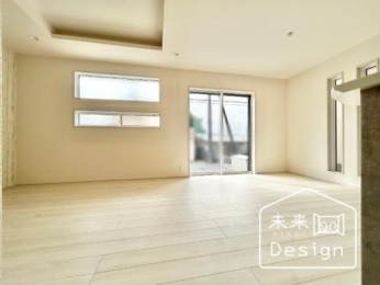  �����E���r���O