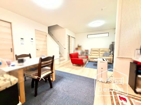  �����E���r���O