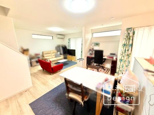  �����E���r���O