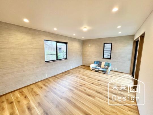  �����E���r���O