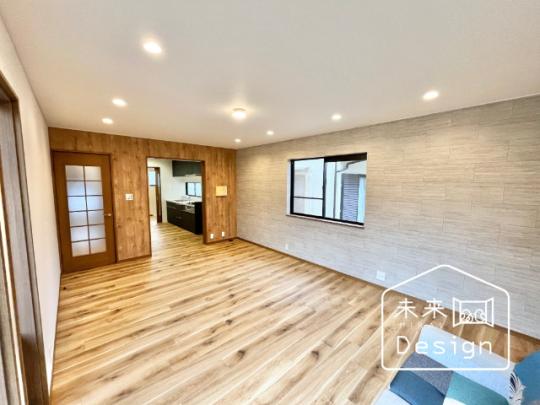  �����E���r���O