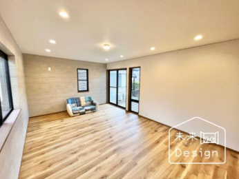  �����E���r���O