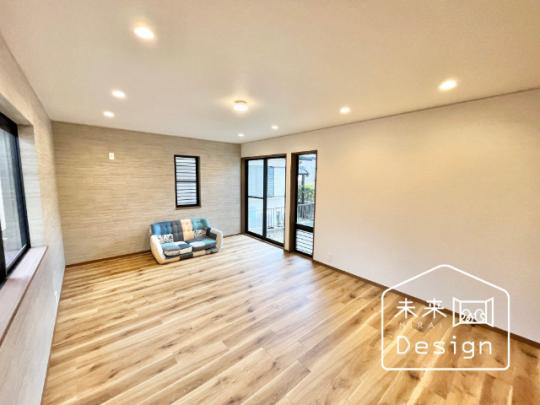  �����E���r���O