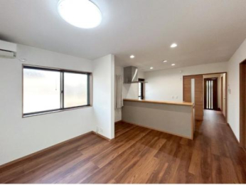  �����E���r���O