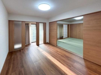  �����E���r���O