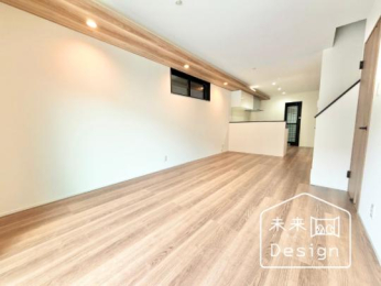  �����E���r���O