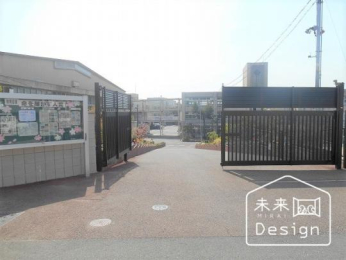  �F���s�����F�����w�Z:1633m