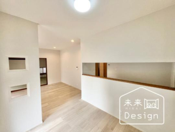  �����E���r���O