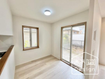  �����E���r���O