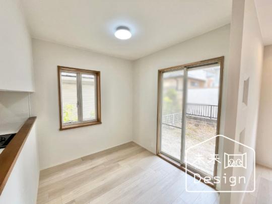  �����E���r���O