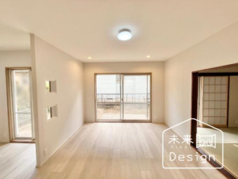  �����E���r���O