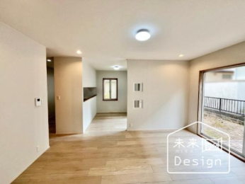  �����E���r���O