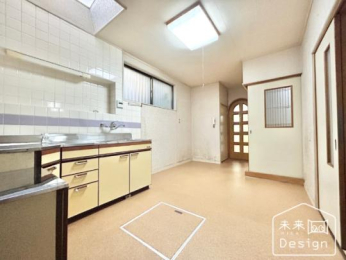  �����E���r���O