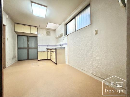  �����E���r���O