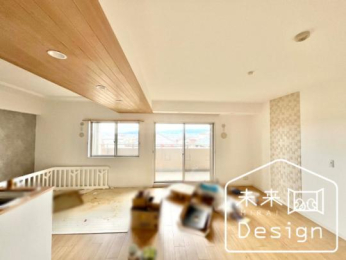  �����E���r���O