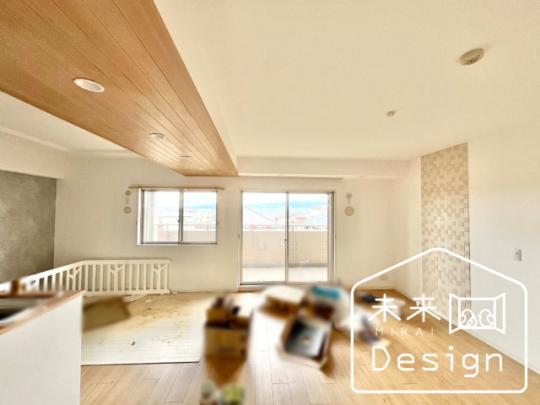  �����E���r���O