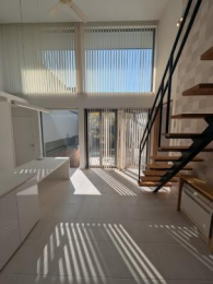  �����E���r���O