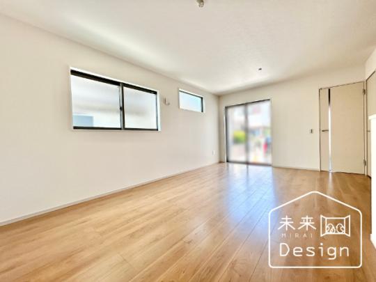  �����E���r���O