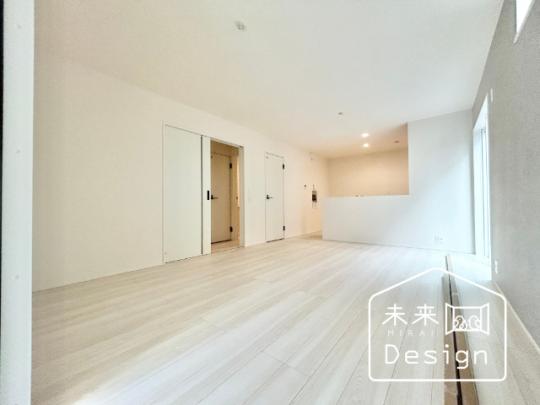  �����E���r���O