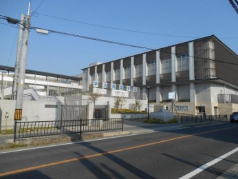  �F���s�����@���w�Z:684m