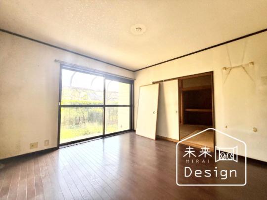  �����E���r���O