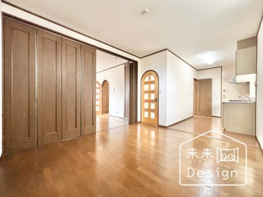  �����E���r���O