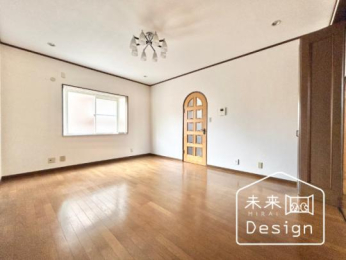  �����E���r���O