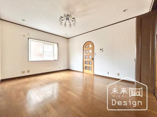  �����E���r���O