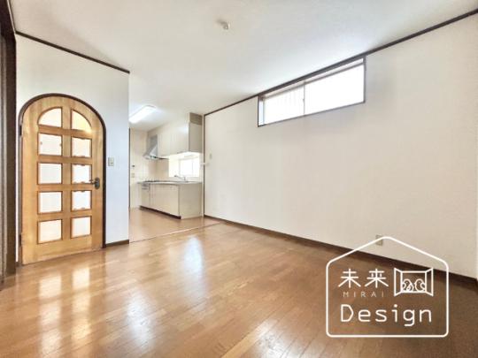  �����E���r���O