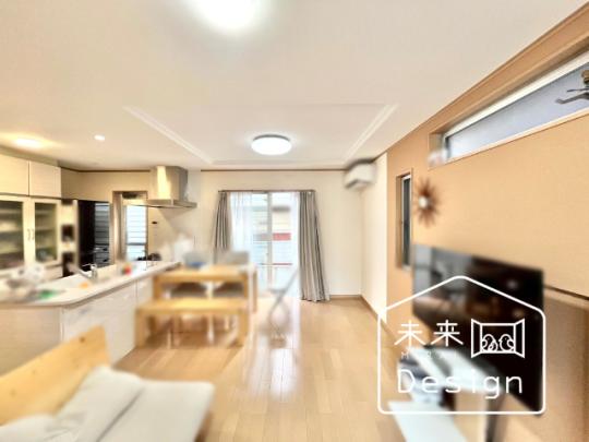  �����E���r���O