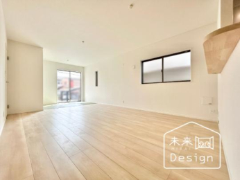  �����E���r���O