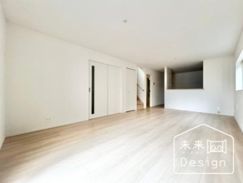  �����E���r���O