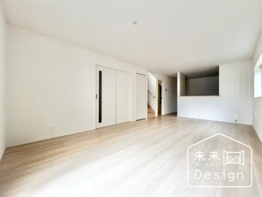  �����E���r���O