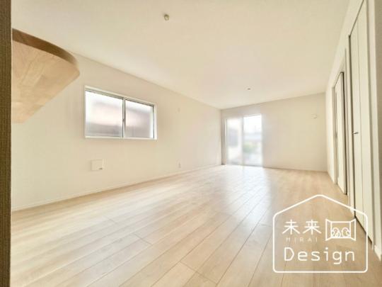  �����E���r���O