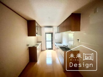  �����E���r���O