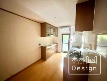  �����E���r���O