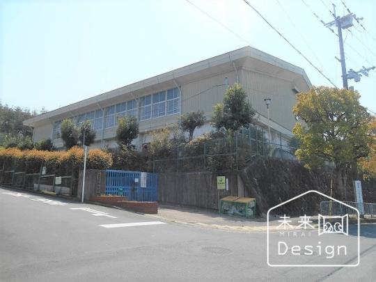  �F���s���L�쒆�w�Z:1387m